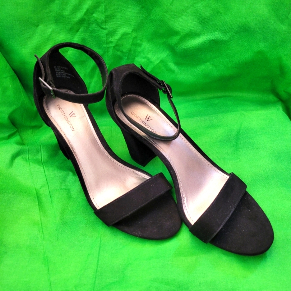WORTHINGTON Black strappy 3.5" chunky high heels, size 8